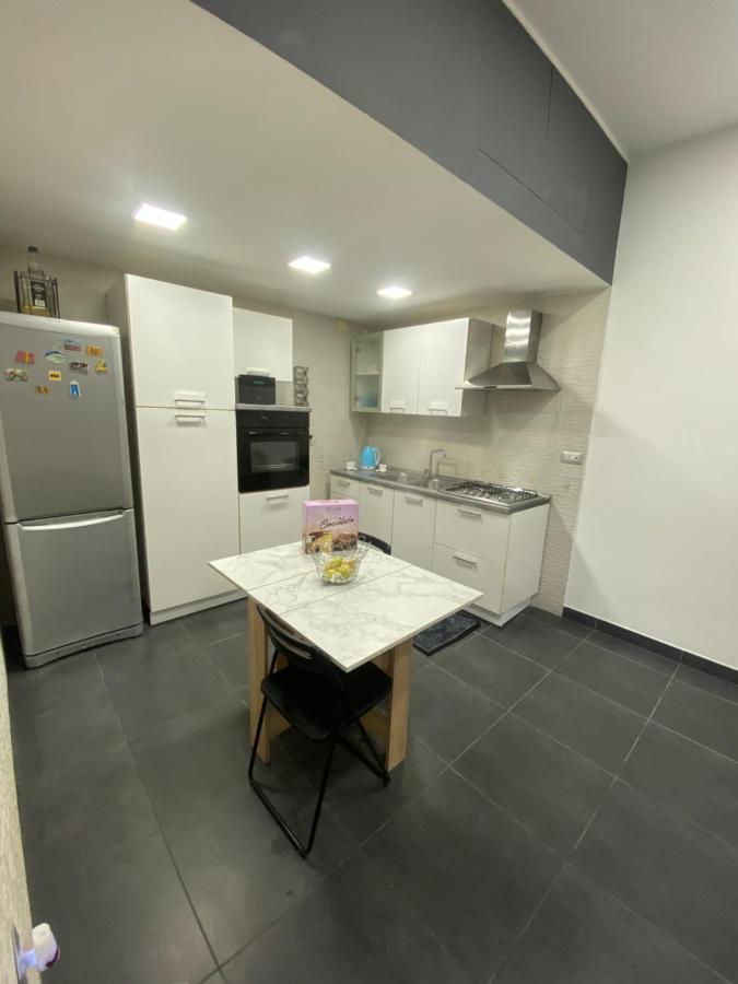 Napoli Centro Casa Con Due Camere E Cucina Екстер'єр фото